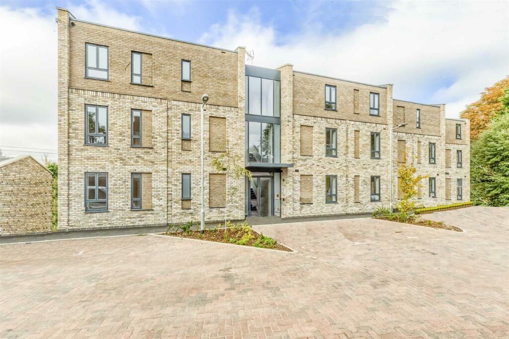 2 bed Apartment for rent in North Mymms. From Anthony Lettings Ltd