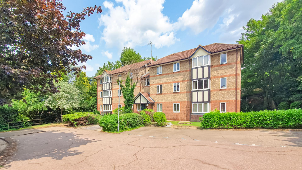 2 bed Apartment for rent in Hertford Heath. From Anthony Lettings Ltd