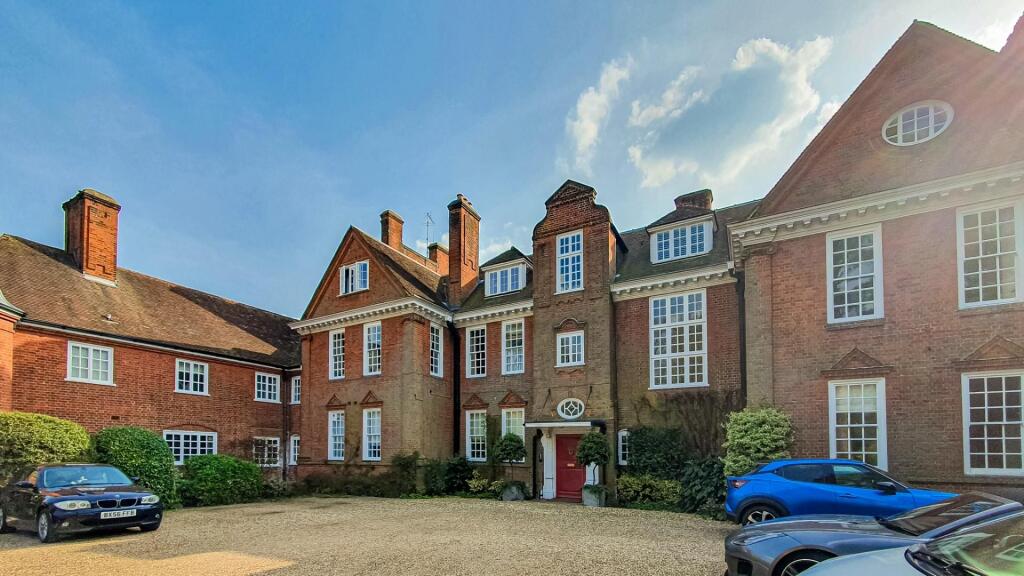 2 bed Apartment for rent in Essendon. From Anthony Lettings Ltd