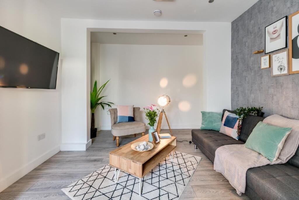 6 bed Detached for rent in Stapleton. From Purple Frog Property Ltd - Bristol