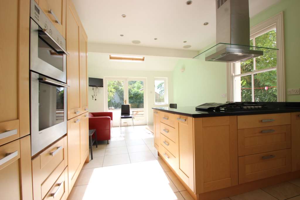 6 bed Mid Terraced House for rent in Oxford. From James C Penny Estate Agents - East Oxford