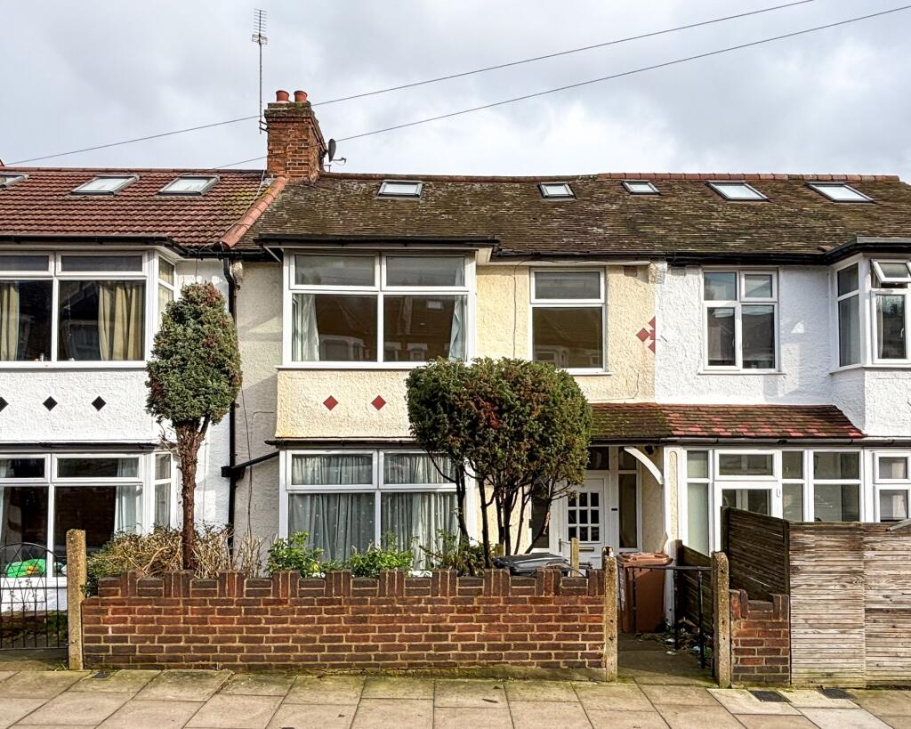 4 bed Mid Terraced House for rent in Lewisham. From Stanford Estates - Hither Green