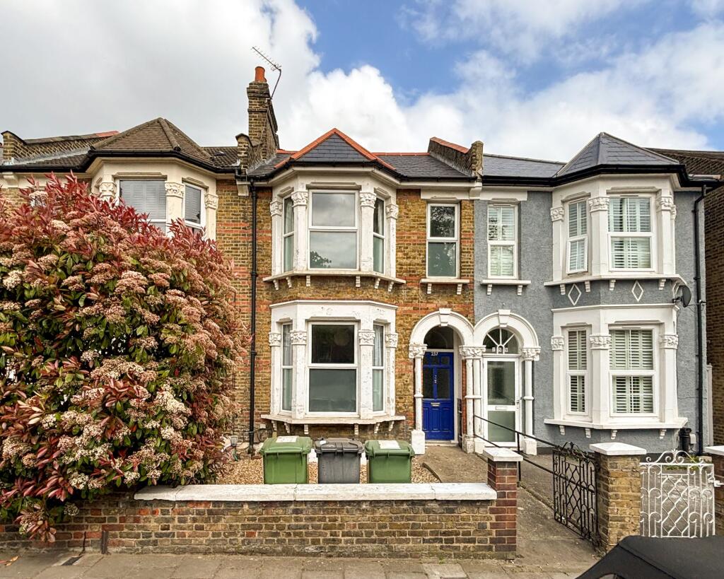 4 bed Mid Terraced House for rent in Lewisham. From Stanford Estates - Hither Green