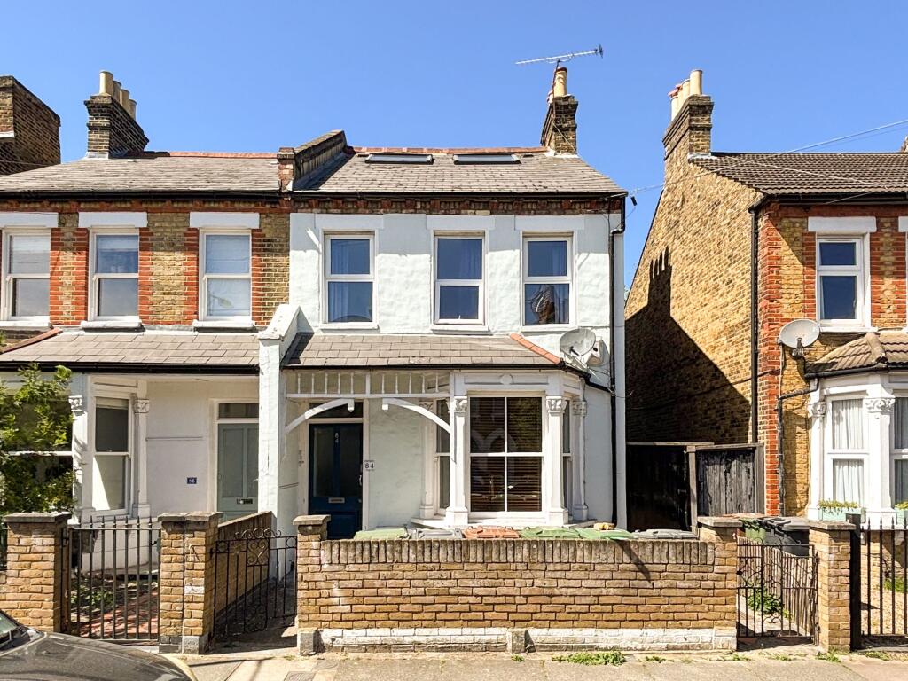 3 bed 1st Floor Flat for rent in Lewisham. From Stanford Estates - Hither Green