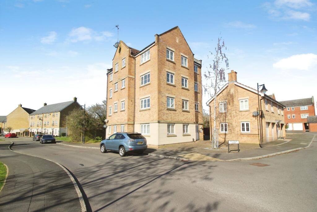 2 bed Apartment for rent in Swindon. From McFarlane Sales & Lettings - Old Town Office - Swindon