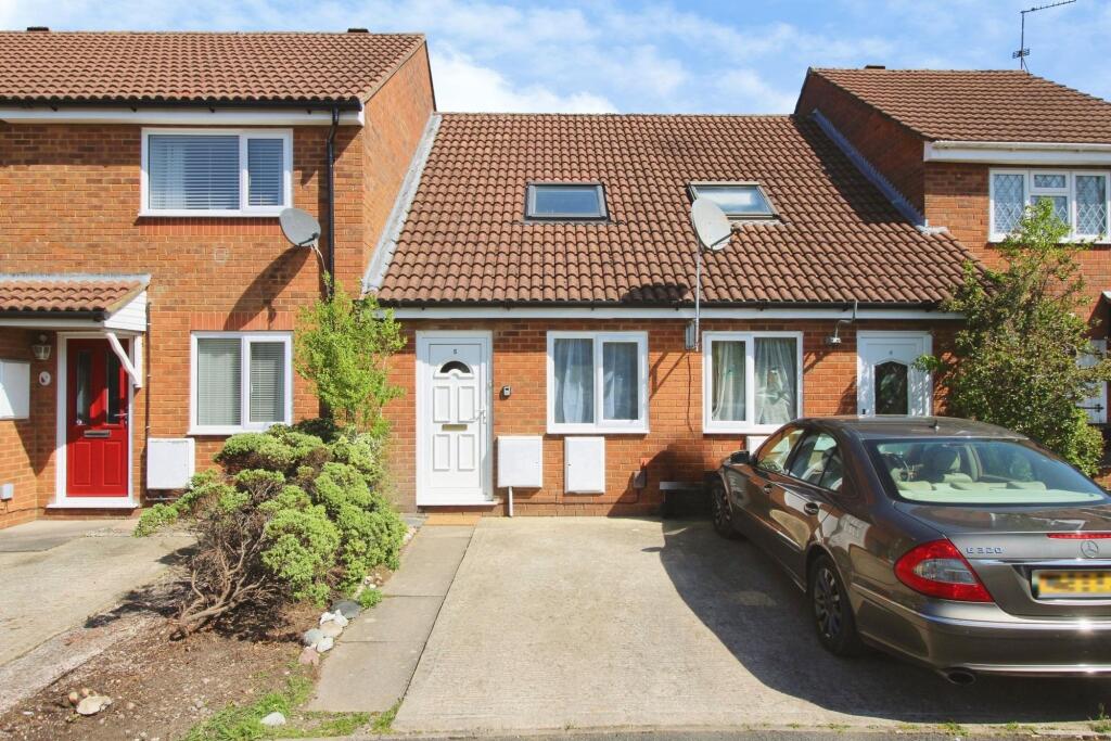 1 bed Mid Terraced House for rent in Swindon. From McFarlane Sales & Lettings - Old Town Office - Swindon