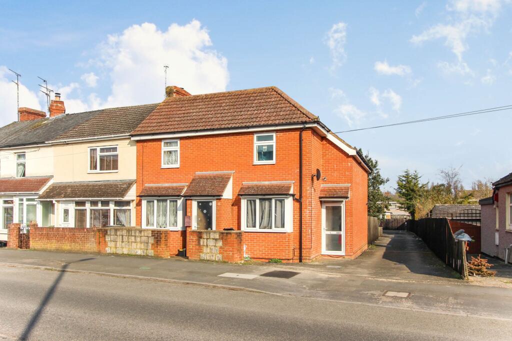 3 bed End of Terrace for rent in Swindon. From McFarlane Sales & Lettings - Old Town Office - Swindon 3 bed End of Terrace for rent in Swindon. From McFarlane Sales & Lettings - Old Town Office - Swindon