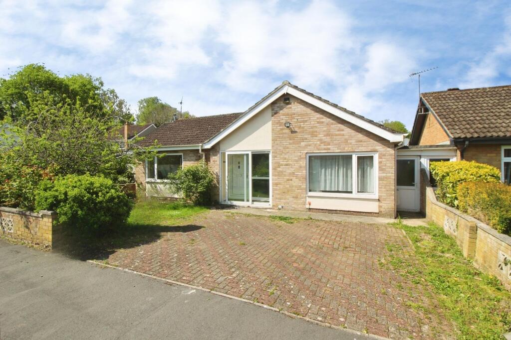 3 bed Detached bungalow for rent in Stratton St Margaret. From McFarlane Sales & Lettings - Old Town Office - Swindon