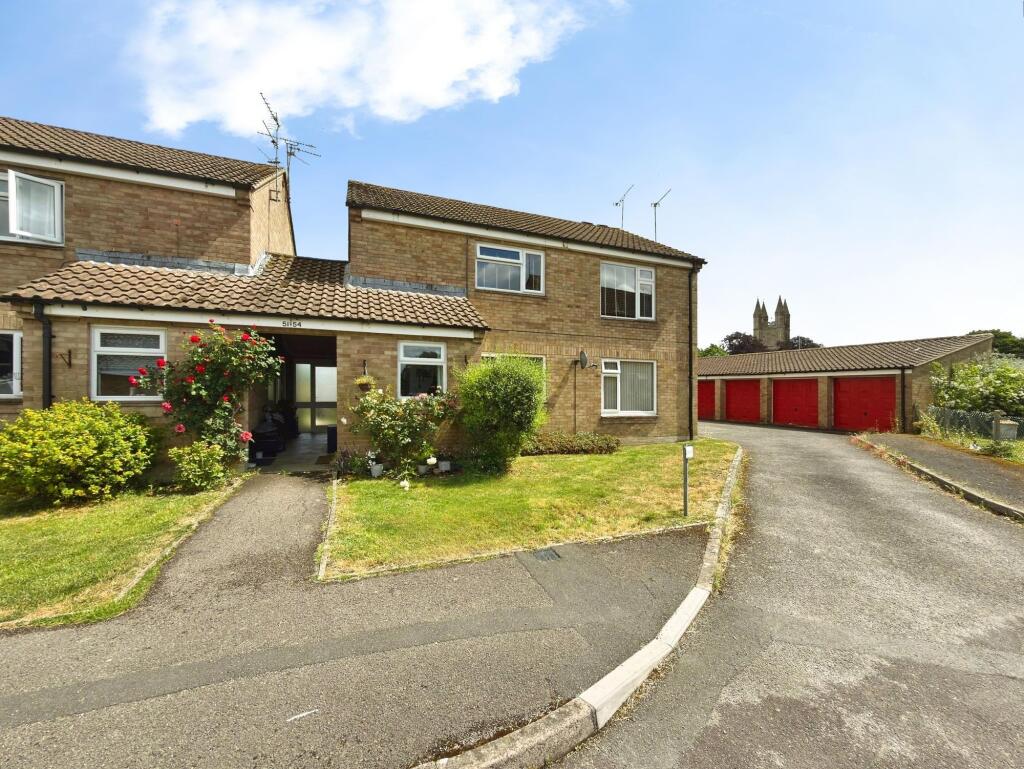 2 bed 1st Floor Flat for rent in Cricklade. From McFarlane Sales & Lettings - Old Town Office - Swindon