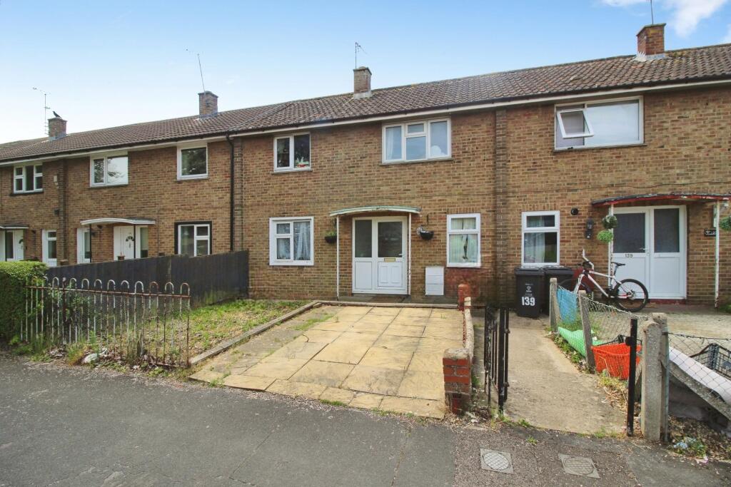 3 bed Mid Terraced House for rent in Blunsdon St Andrew. From McFarlane Sales & Lettings - Old Town Office - Swindon 3 bed Mid Terraced House for rent in Blunsdon St Andrew. From McFarlane Sales & Lettings - Old Town Office - Swindon