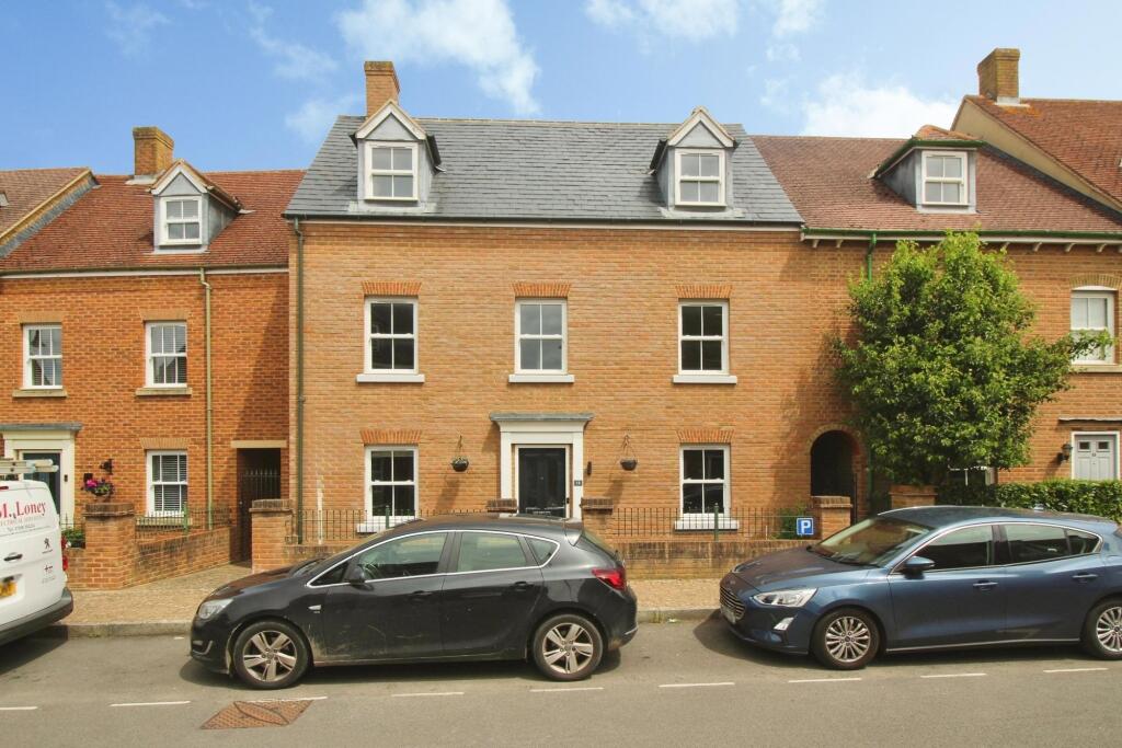 4 bed Mid Terraced House for rent in Swindon. From McFarlane Sales & Lettings - Old Town Office - Swindon