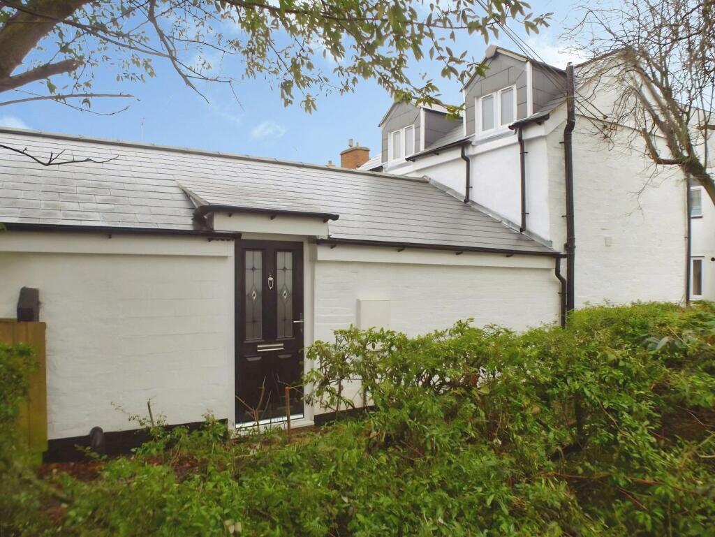1 bed Semi-detached bungalow for rent in Royal Wootton Bassett. From McFarlane Sales & Lettings - Old Town Office - Swindon