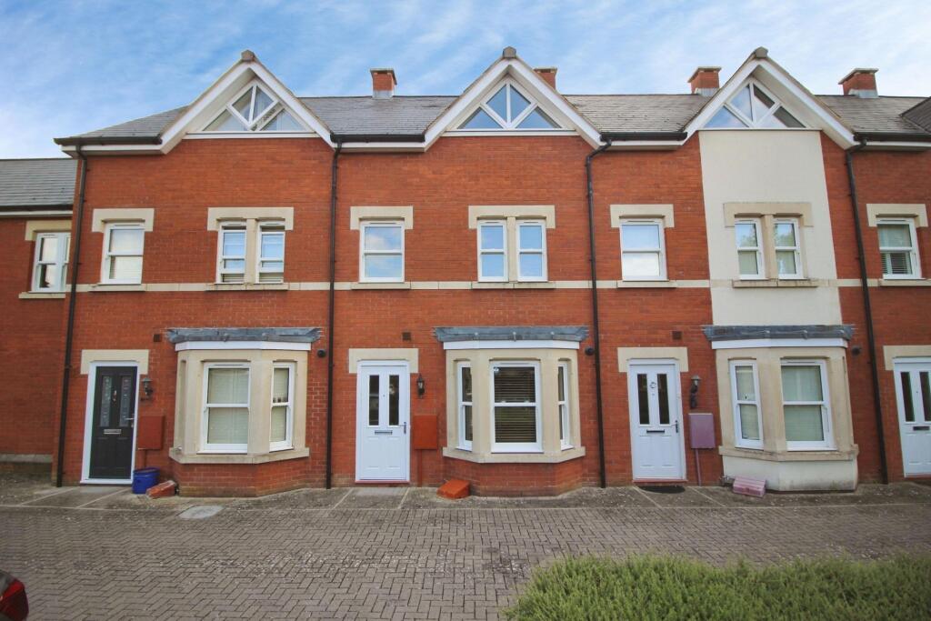 4 bed Mid Terraced House for rent in Swindon. From McFarlane Sales & Lettings - Old Town Office - Swindon
