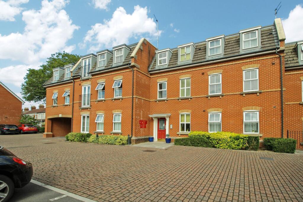 2 bed Apartment for rent in Swindon. From McFarlane Sales & Lettings - Old Town Office - Swindon