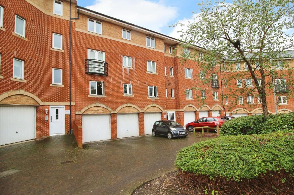 2 bed Apartment for rent in Swindon. From McFarlane Sales & Lettings - Old Town Office - Swindon