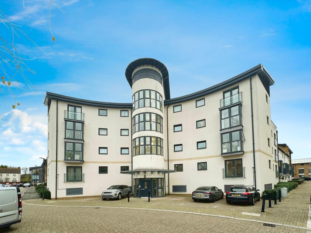 2 bed Apartment for rent in Swindon. From McFarlane Sales & Lettings - Old Town Office - Swindon