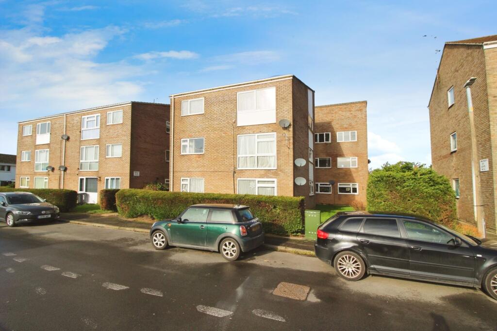 2 bed Apartment for rent in Swindon. From McFarlane Sales & Lettings - Old Town Office - Swindon