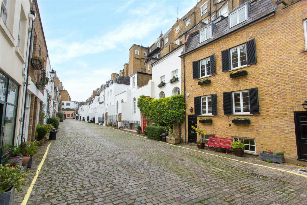 4 bed Mews for rent in London. From Lurot Brand