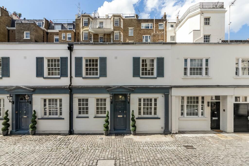 2 bed Mews for rent in Chelsea. From Lurot Brand