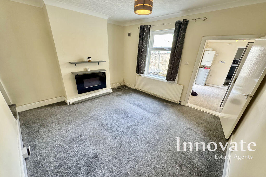 3 bed Mid Terraced House for rent in Blackheath. From Innovate Estate Agents - Oldbury