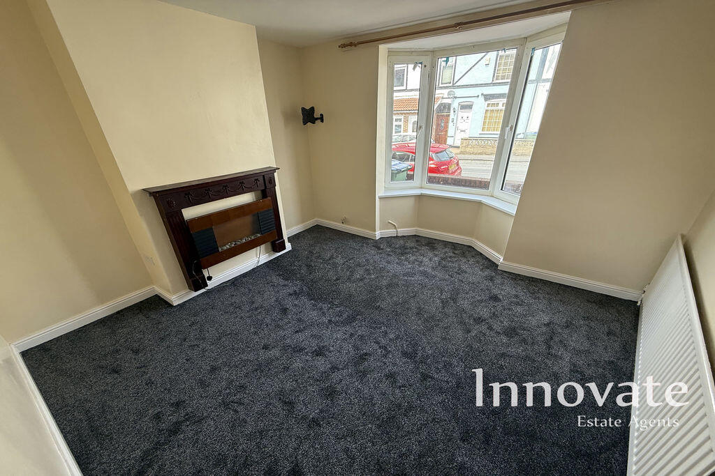 3 bed Mid Terraced House for rent in Oldbury. From Innovate Estate Agents - Oldbury