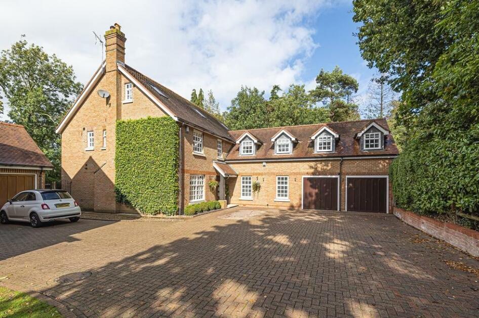 6 bed Detached House for rent in Elstree. From Hamptons International