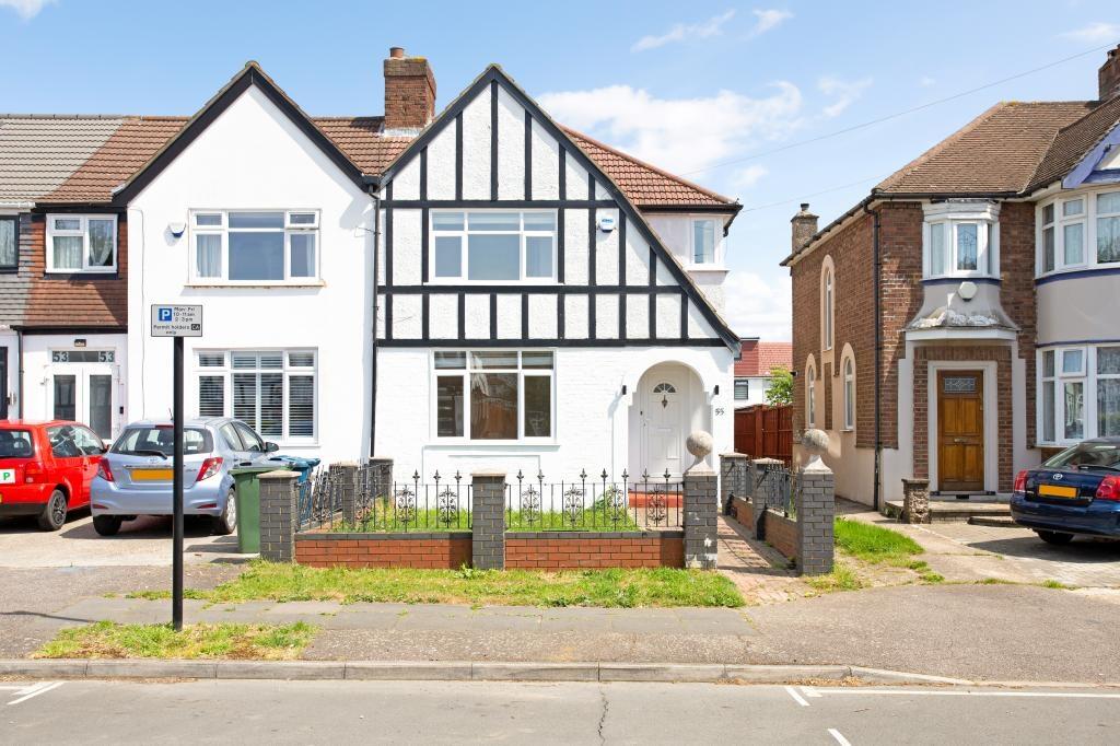 3 bed Detached House for rent in Kenton. From Hamptons International