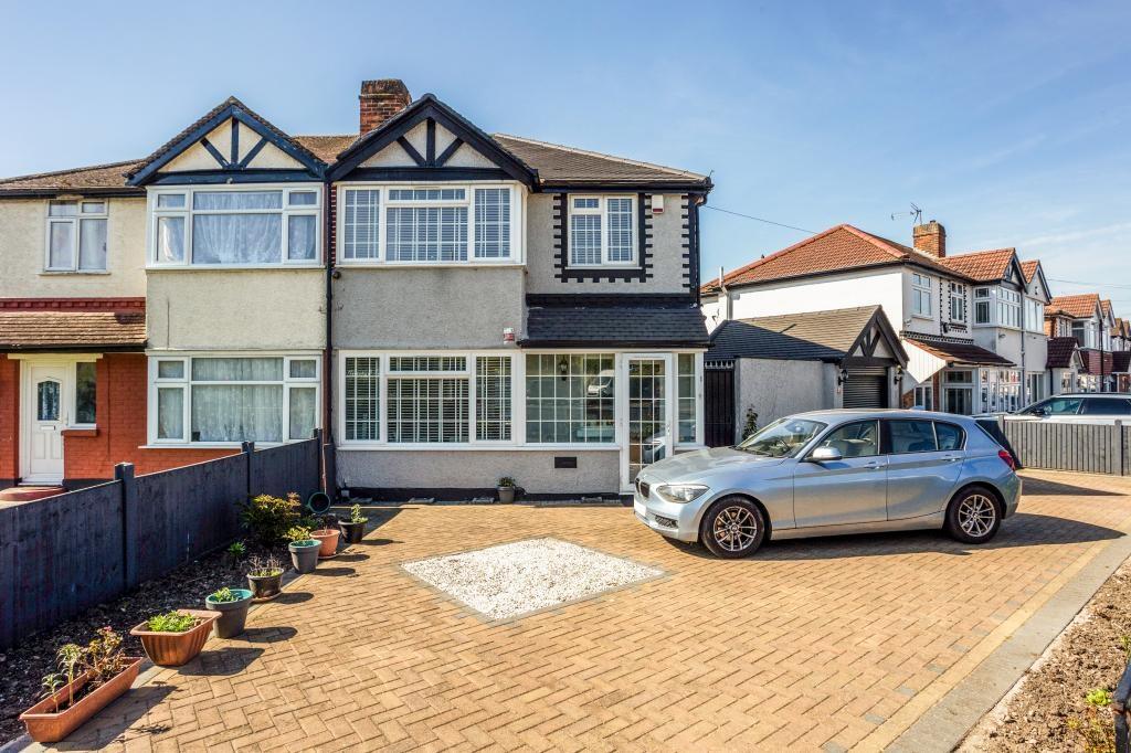 3 bed Semi Detached for rent in Stanmore. From Hamptons International 3 bed Semi Detached for rent in Stanmore. From Hamptons International
