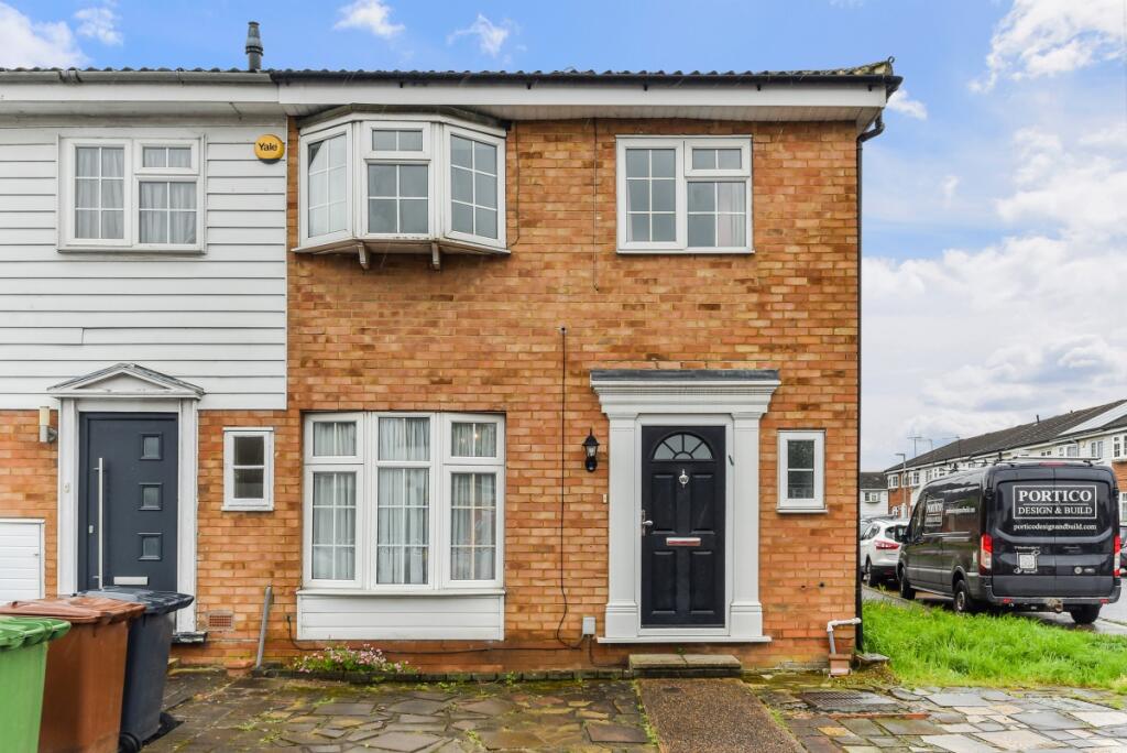 3 bed End of Terrace for rent in Borehamwood. From Hamptons International
