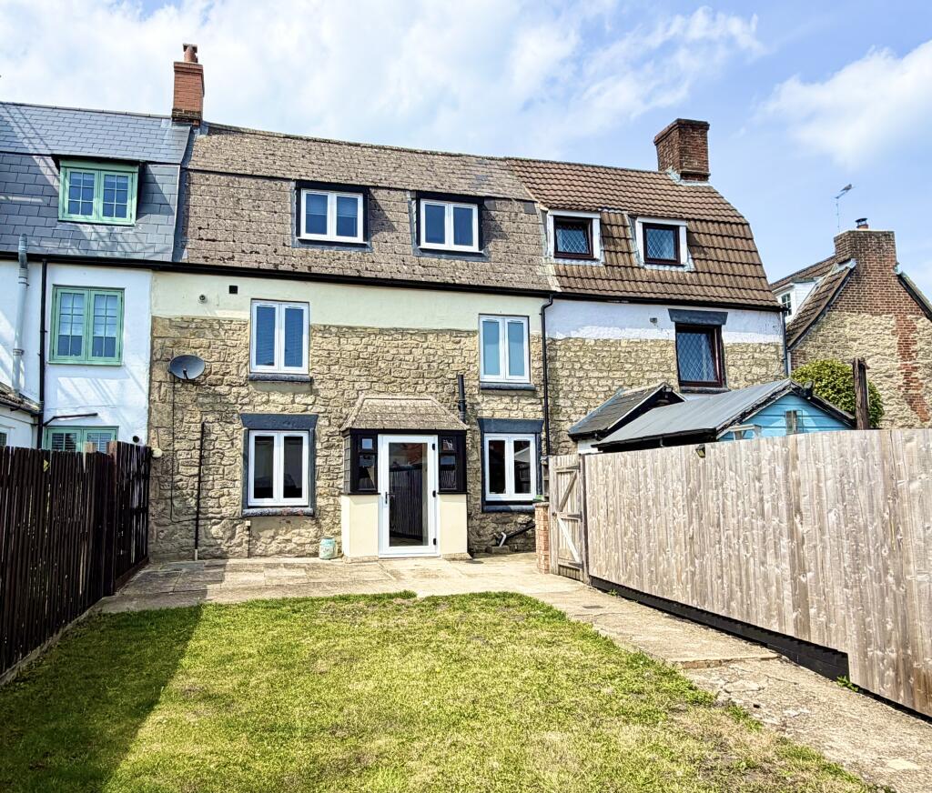 3 bed Town House for rent in Royal Wootton Bassett. From Samuel Miles - Royal Wootton Bassett