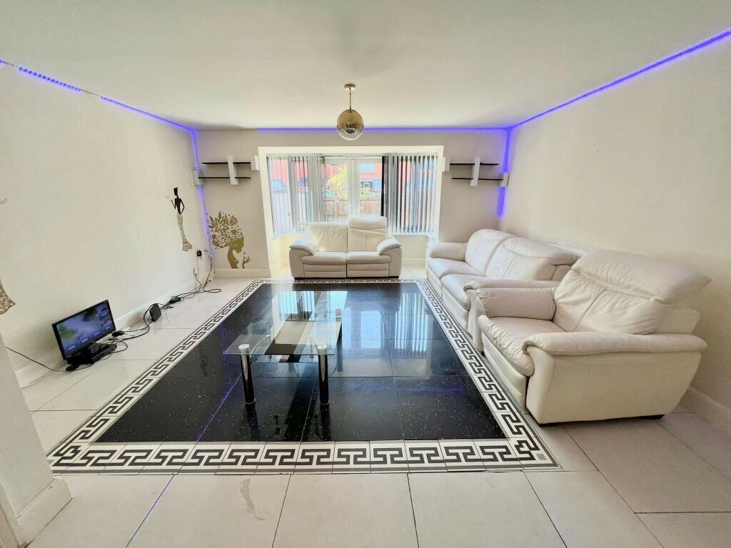 4 bed Town House for rent in Birmingham. From Springers - Great Barr