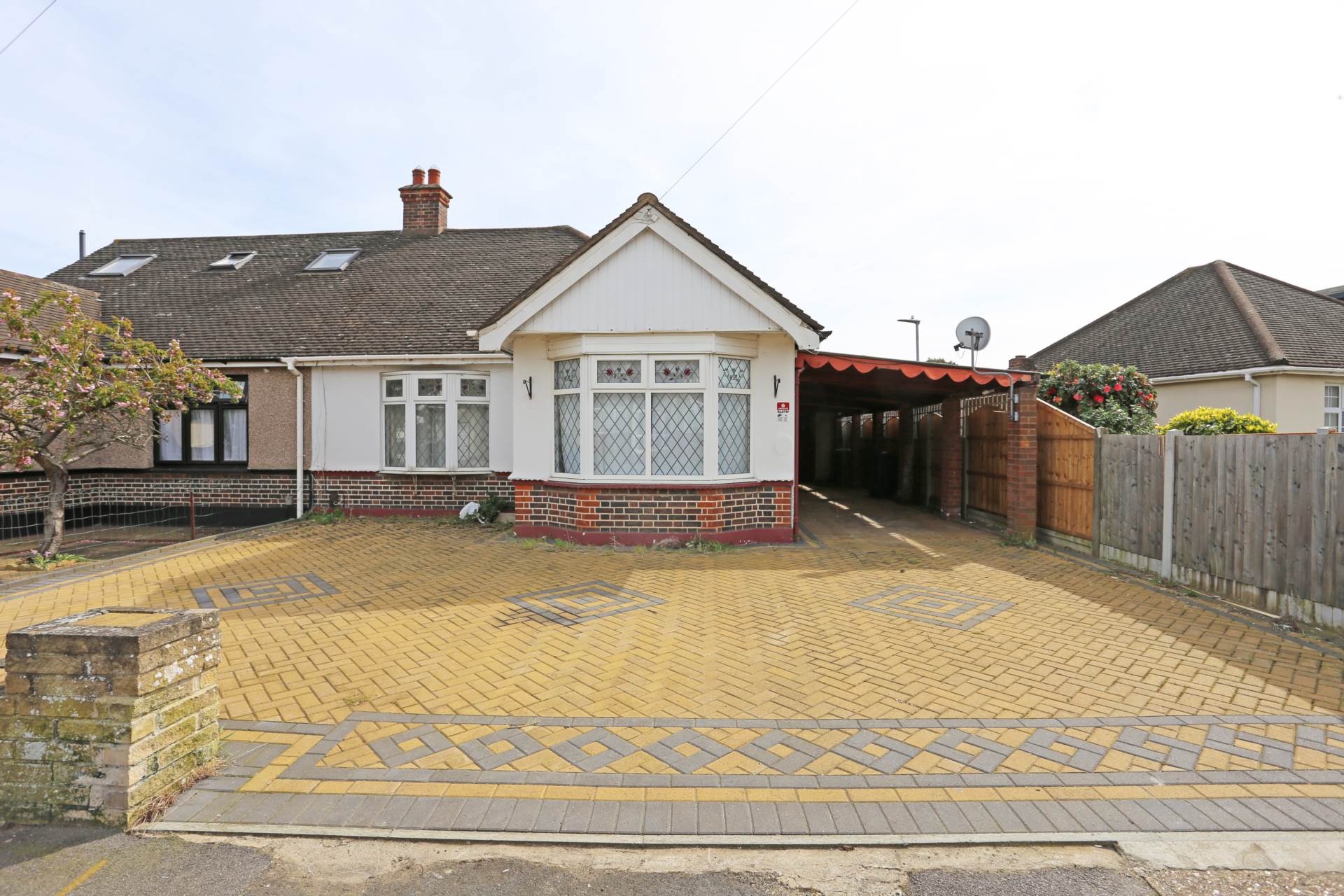 2 bed Bungalow for rent in Romford. From Real Move Estates
