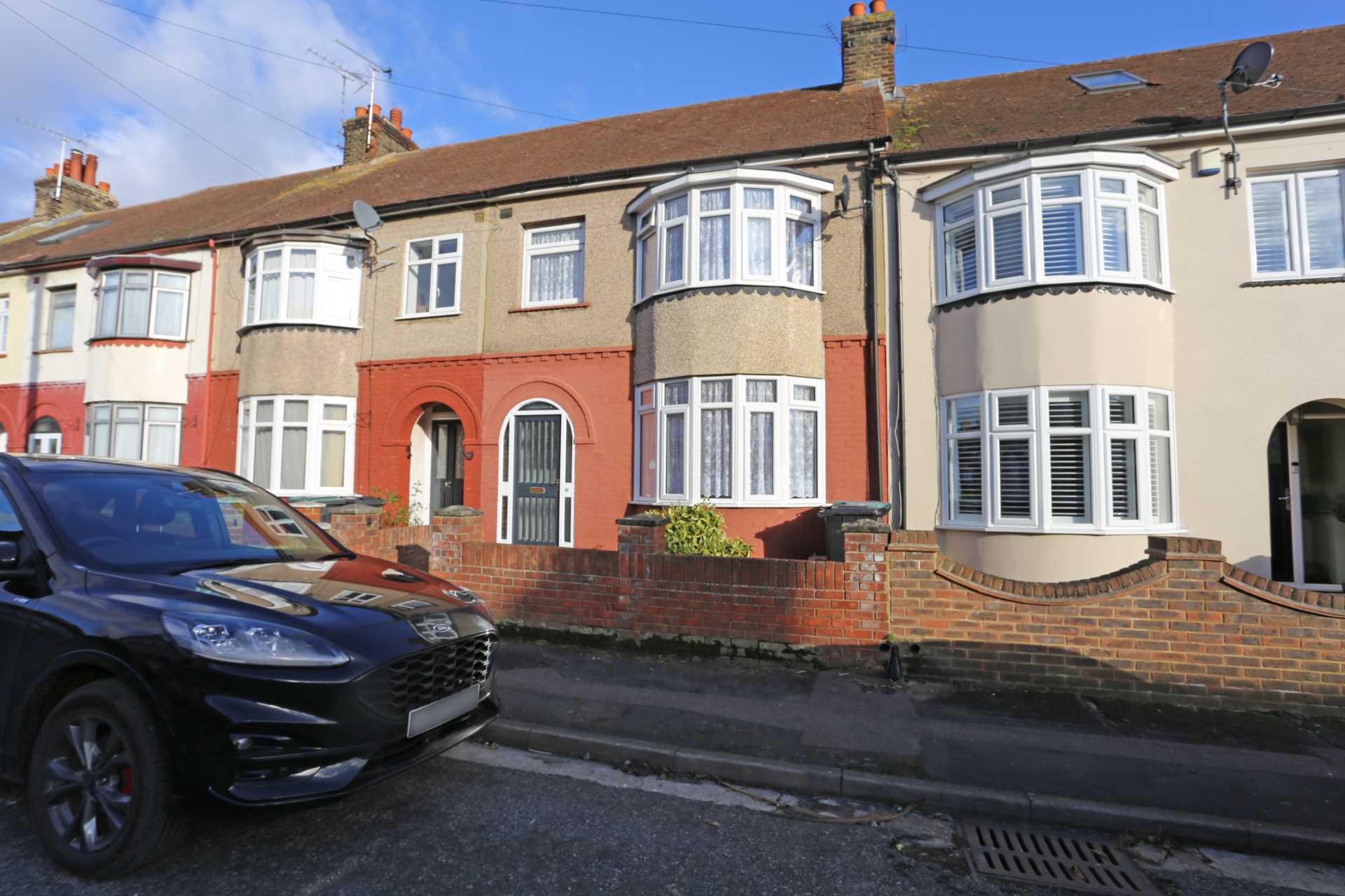 3 bed Mid Terraced House for rent in Gravesend. From Real Move Estates