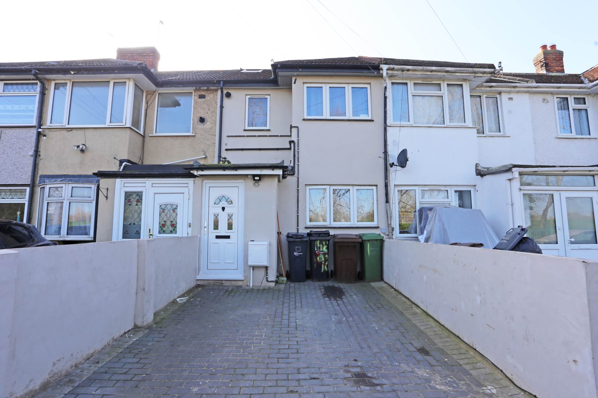 5 bed Mid Terraced House for rent in Dagenham. From Real Move Estates