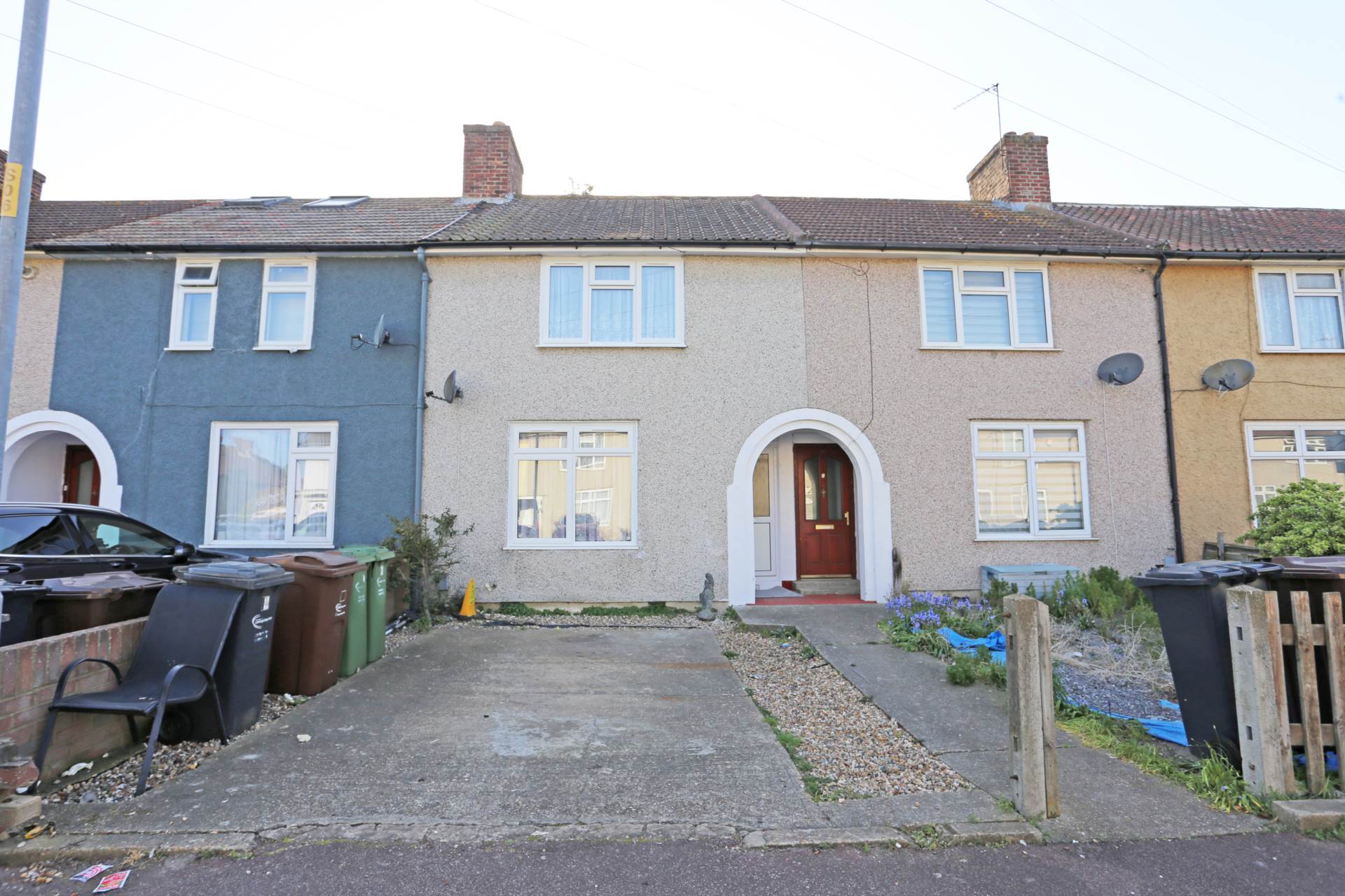 2 bed Mid Terraced House for rent in Dagenham. From Real Move Estates