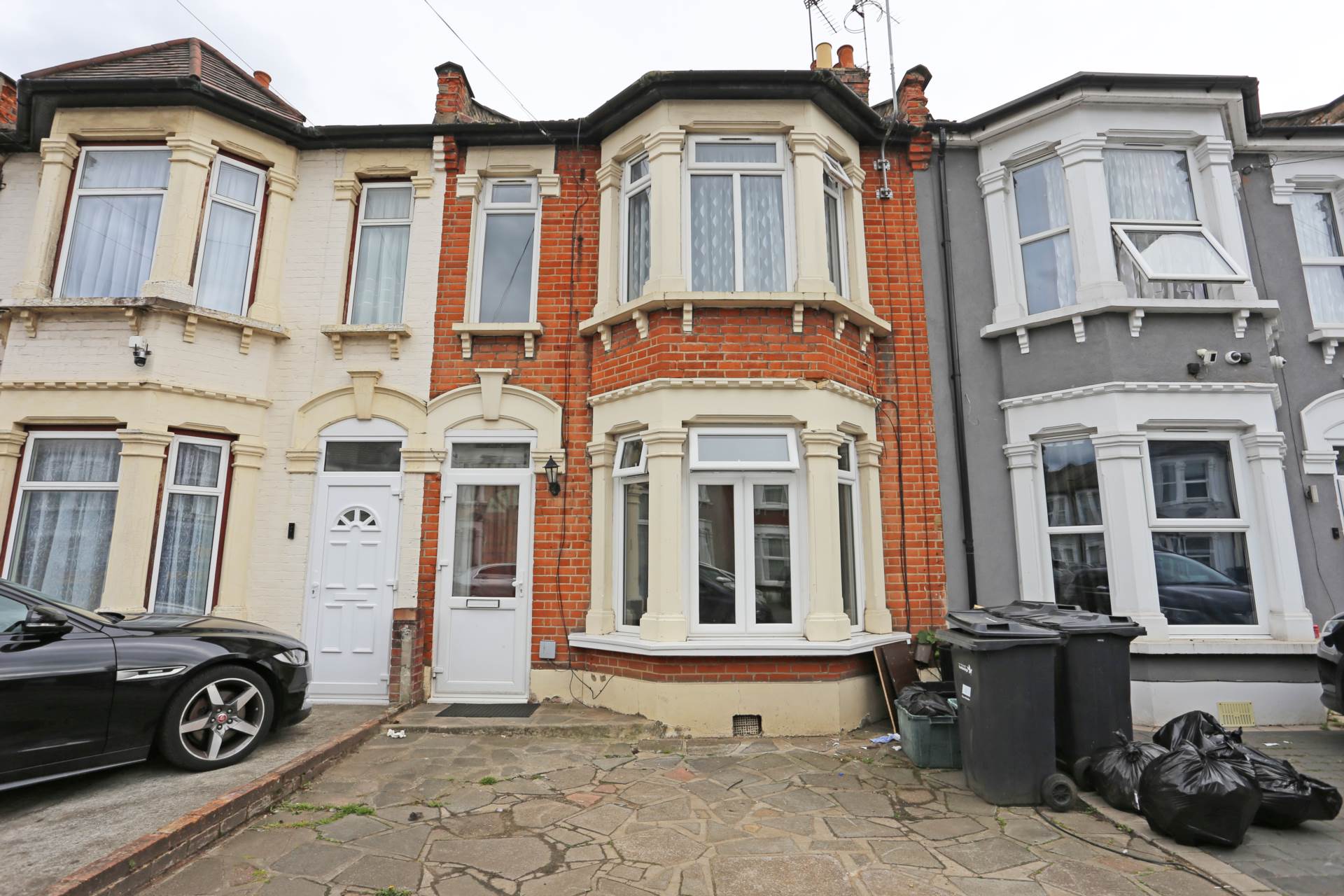 3 bed Mid Terraced House for rent in Ilford. From Real Move Estates