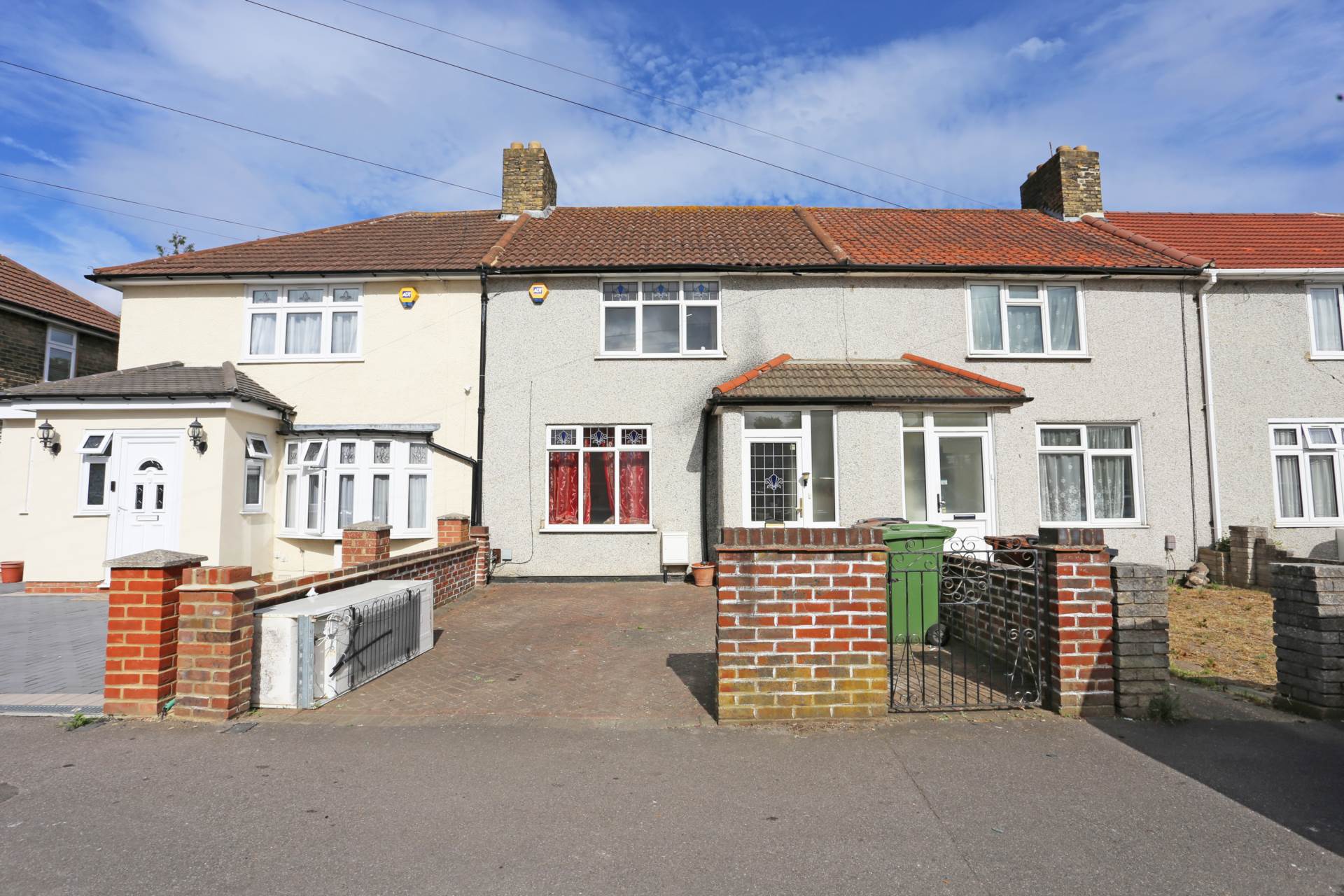 3 bed Mid Terraced House for rent in Dagenham. From Real Move Estates 3 bed Mid Terraced House for rent in Dagenham. From Real Move Estates