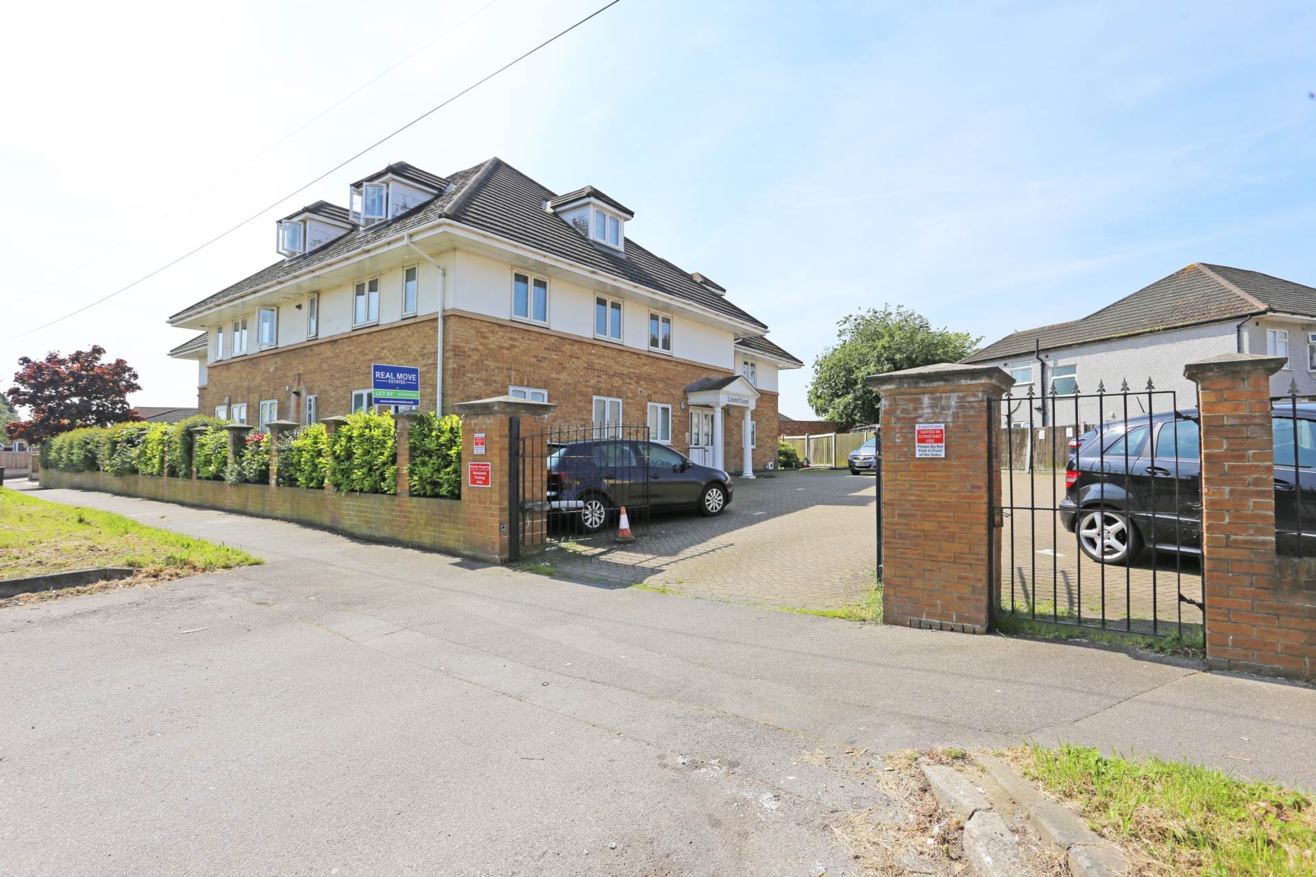 2 bed 1st Floor Flat for rent in Rainham. From Real Move Estates