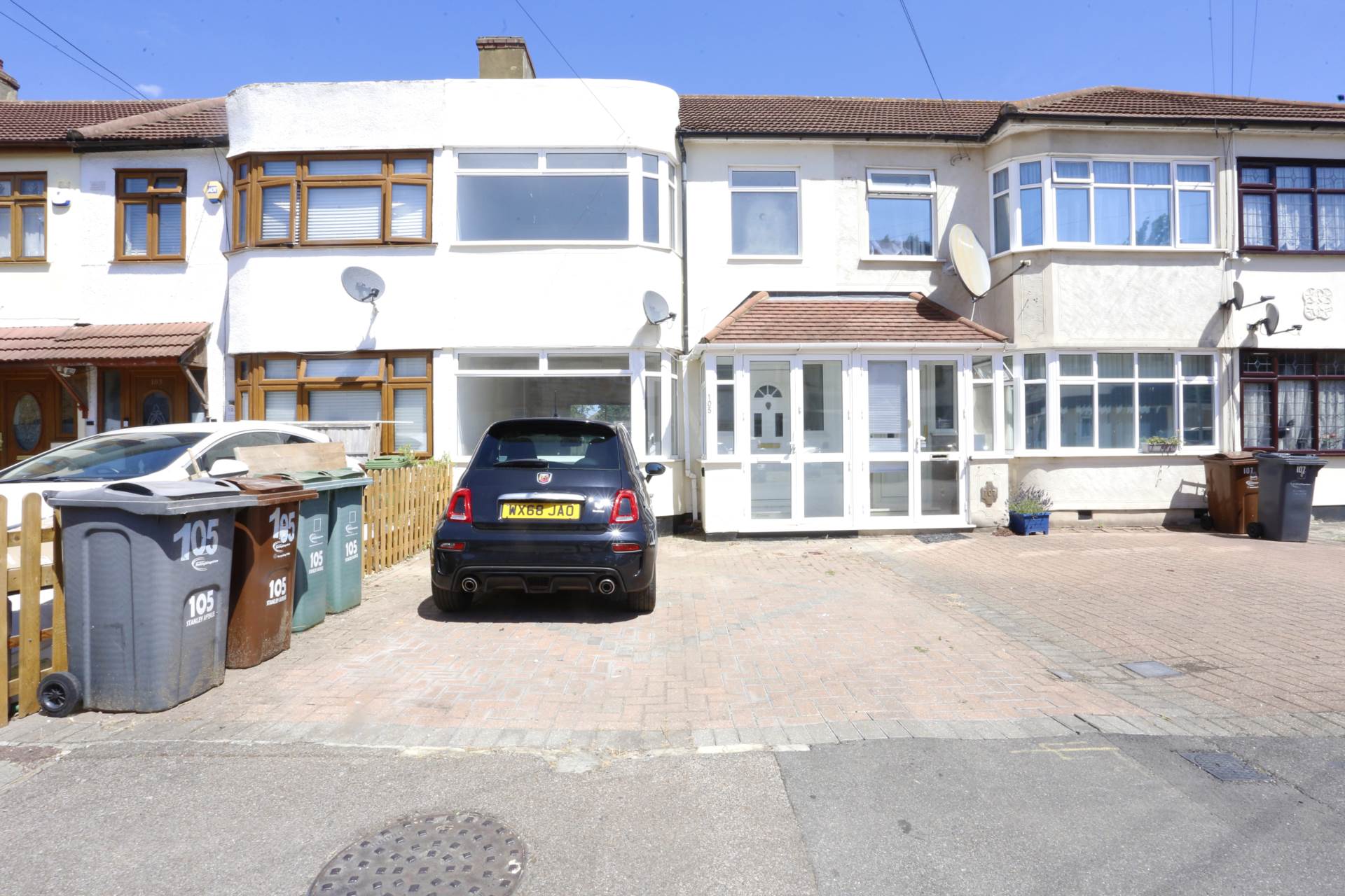 3 bed Mid Terraced House for rent in Dagenham. From Real Move Estates 3 bed Mid Terraced House for rent in Dagenham. From Real Move Estates