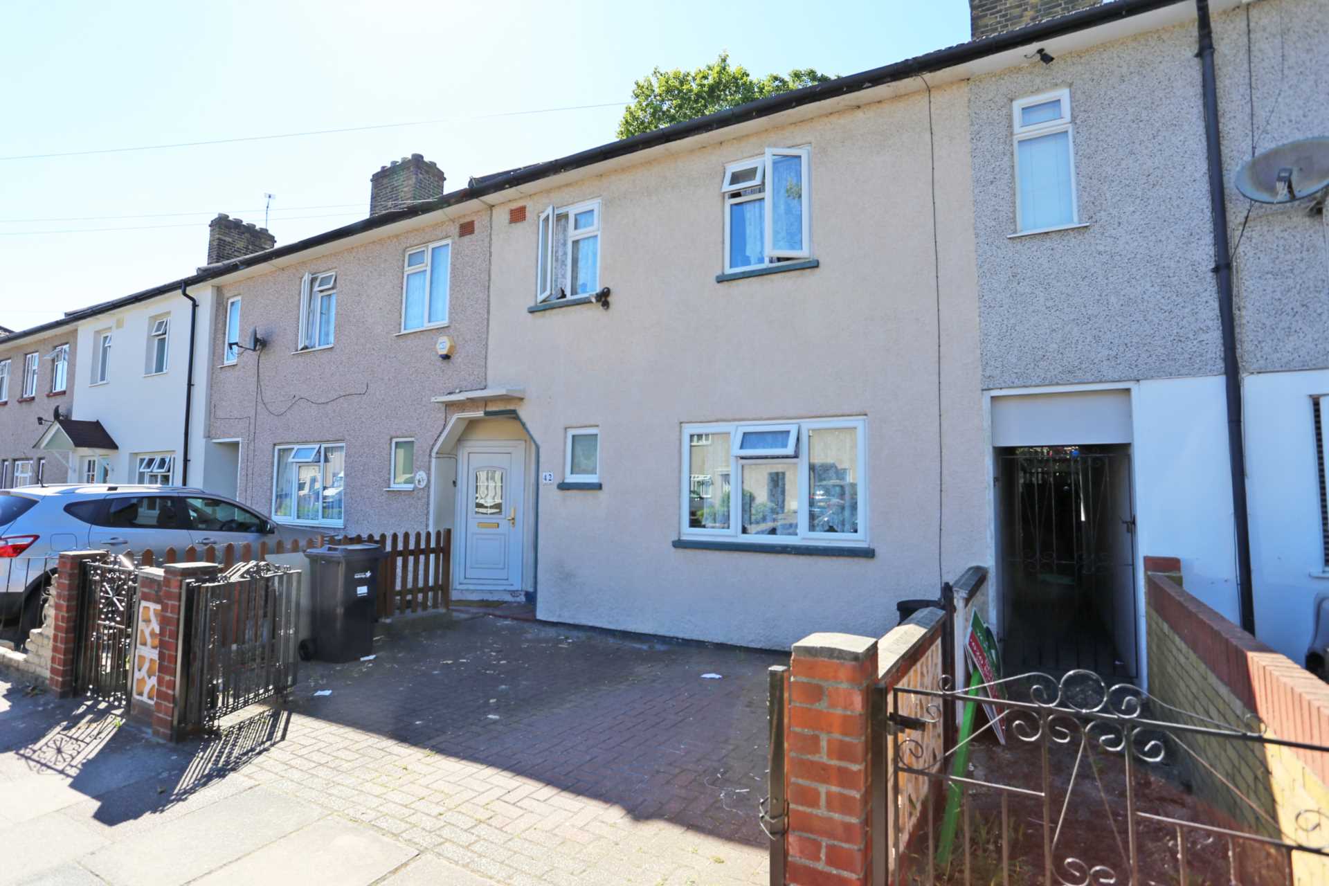 3 bed Mid Terraced House for rent in Ilford. From Real Move Estates