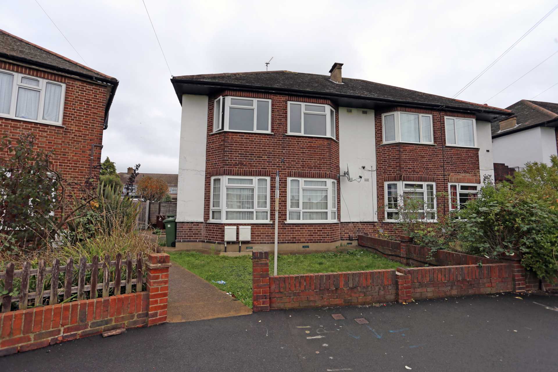 2 bed 1st Floor Flat for rent in Dagenham. From Real Move Estates 2 bed 1st Floor Flat for rent in Dagenham. From Real Move Estates
