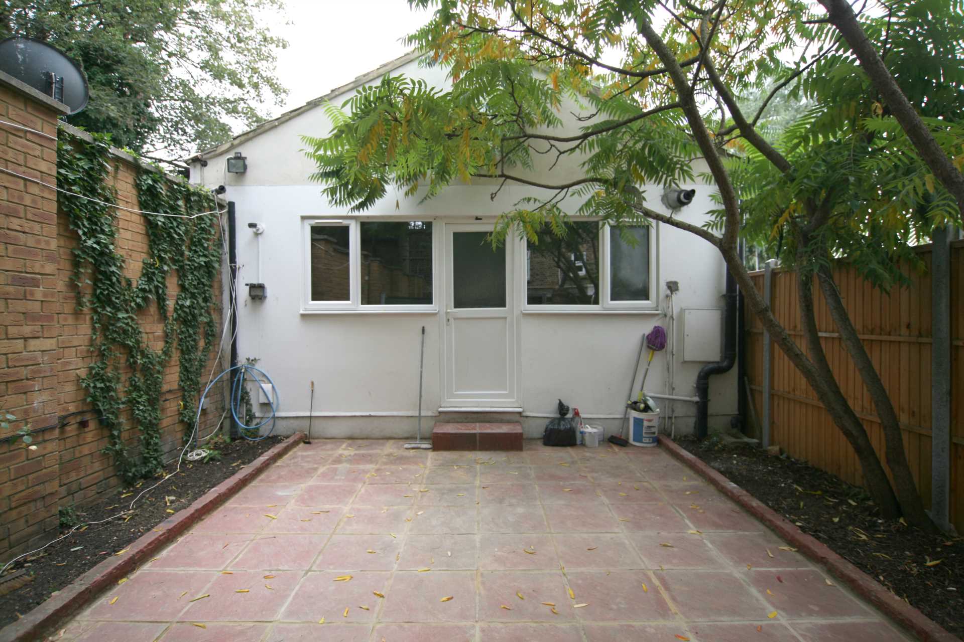 2 bed Bungalow for rent in London. From Real Move Estates