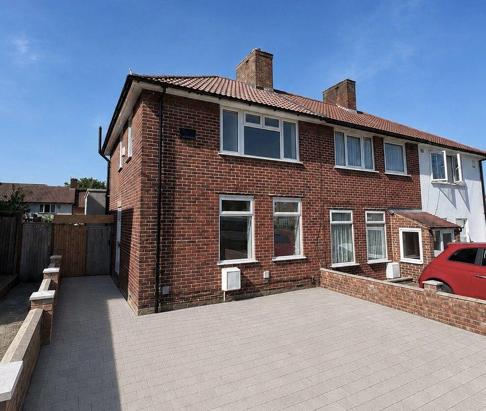 3 bed End of Terrace for rent in Eltham. From Cockburn Estate Agents - New Eltham