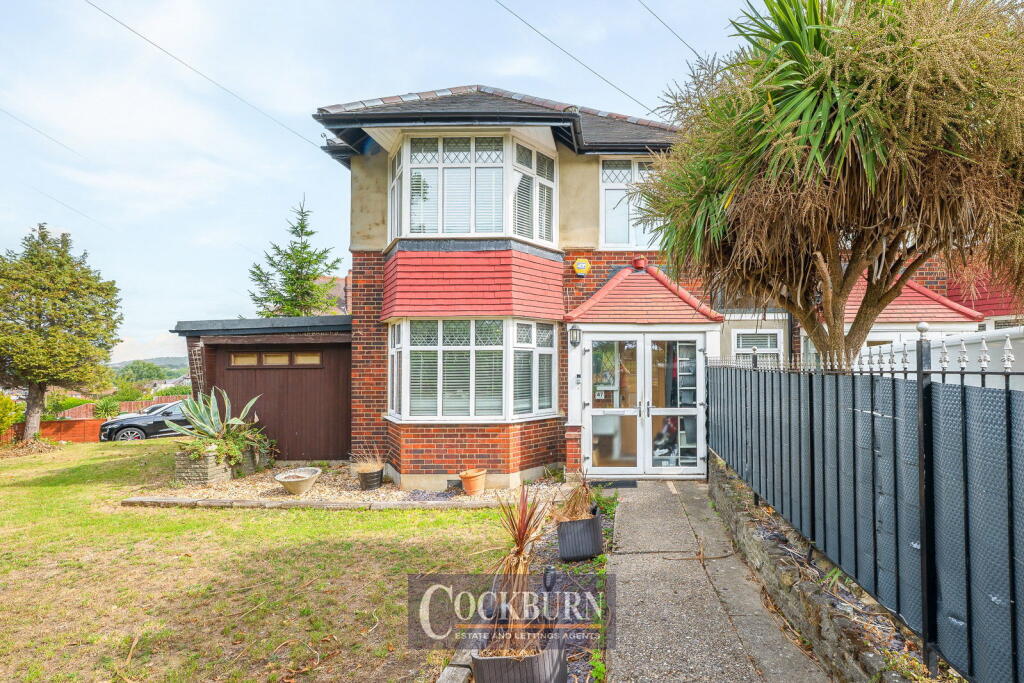 4 bed Semi Detached for rent in Eltham. From Cockburn Estate Agents - New Eltham 4 bed Semi Detached for rent in Eltham. From Cockburn Estate Agents - New Eltham