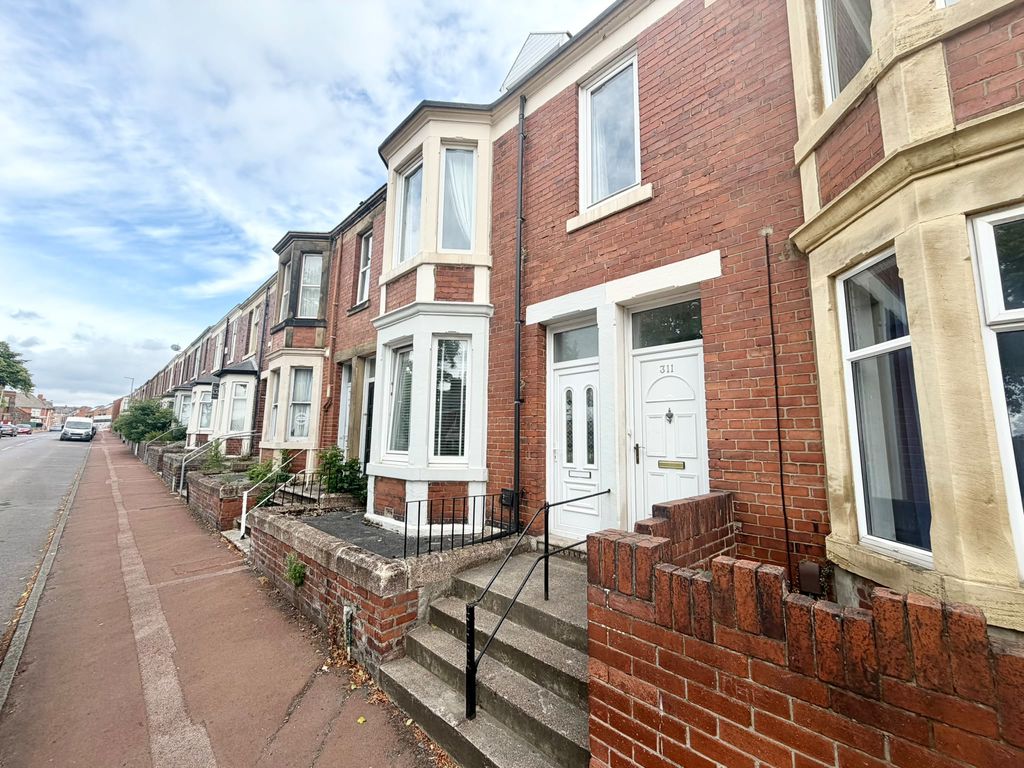 3 bed Upper Floor Flat for rent in Gateshead. From Cloud-let 3 bed Upper Floor Flat for rent in Gateshead. From Cloud-let
