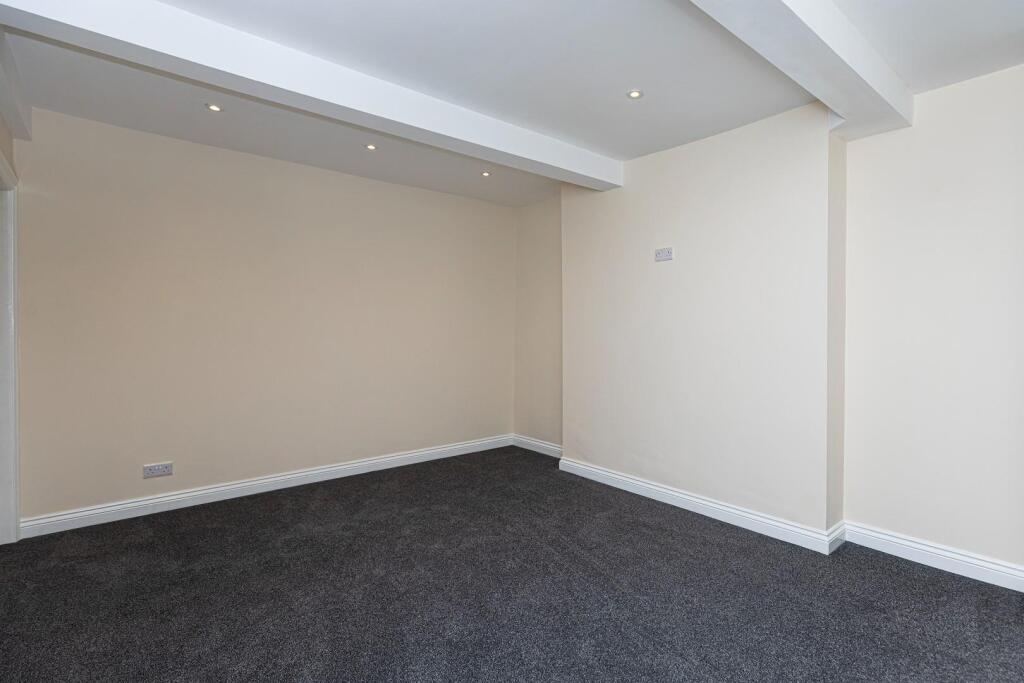 3 bed Detached for rent in Huddersfield. From Martin Thornton Estates Agents - Huddersfield