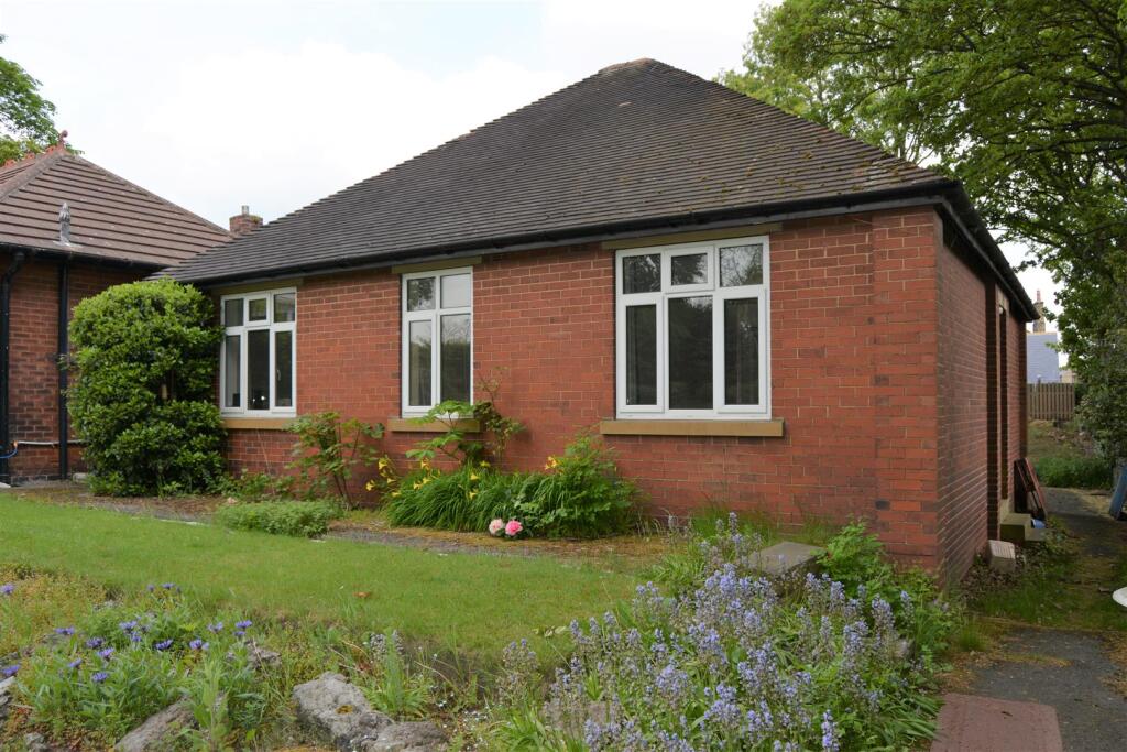 3 bed Detached bungalow for rent in Huddersfield. From Martin Thornton Estates Agents - Huddersfield