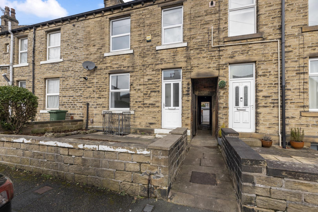 2 bed Mid Terraced House for rent in Huddersfield. From Martin Thornton Estates Agents - Huddersfield 2 bed Mid Terraced House for rent in Huddersfield. From Martin Thornton Estates Agents - Huddersfield