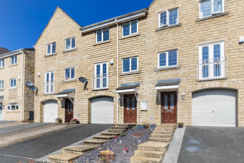 3 bed Mid Terraced House for rent in Huddersfield. From Martin Thornton Estates Agents - Huddersfield