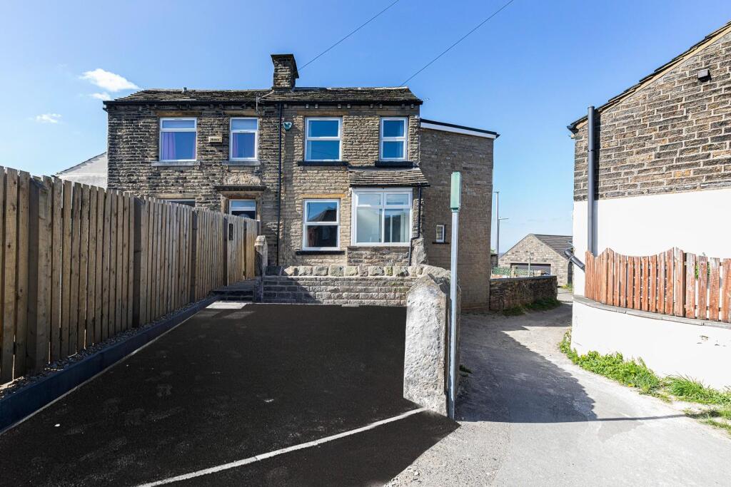 3 bed Semi Detached for rent in Farnley Tyas. From Martin Thornton Estates Agents - Huddersfield 3 bed Semi Detached for rent in Farnley Tyas. From Martin Thornton Estates Agents - Huddersfield